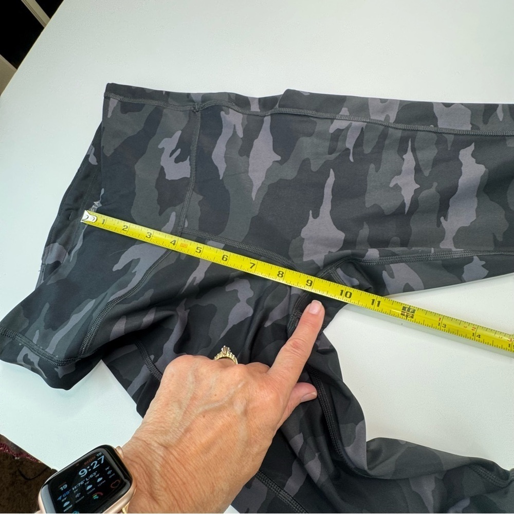 Athleta Ultimate Camo 7/8 Tight Size XS - Picture 16 of 16